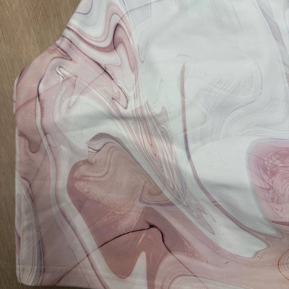 Old Navy Marble Print Cropped Work-out Tank Top in White and Dusty Pink - Picture 4 of 5